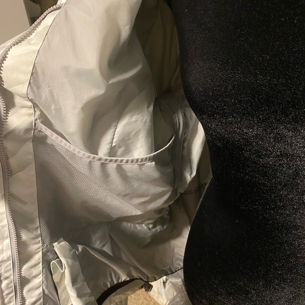 Columbia Patterned White Hooded Jacket - image 9